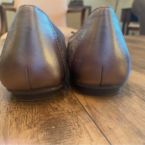 Vionic • Minna Ballet Flats • Size 7 • Metallic Bronze Snake Print with Bow - Picture 6 of 8